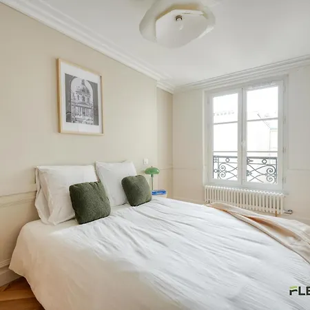 Apartment Charming 2-bedroom 32 M 9e