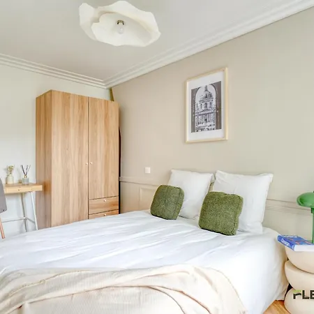 Apartment Charming 2-bedroom 32 M 9e