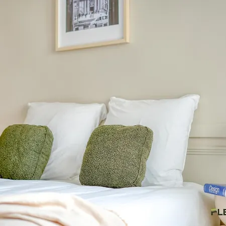 Charming 2-bedroom 32 M 9e Apartment Paris